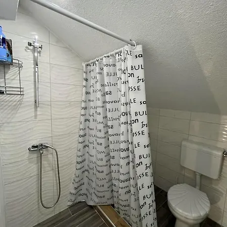 Vikendica Teodora - *